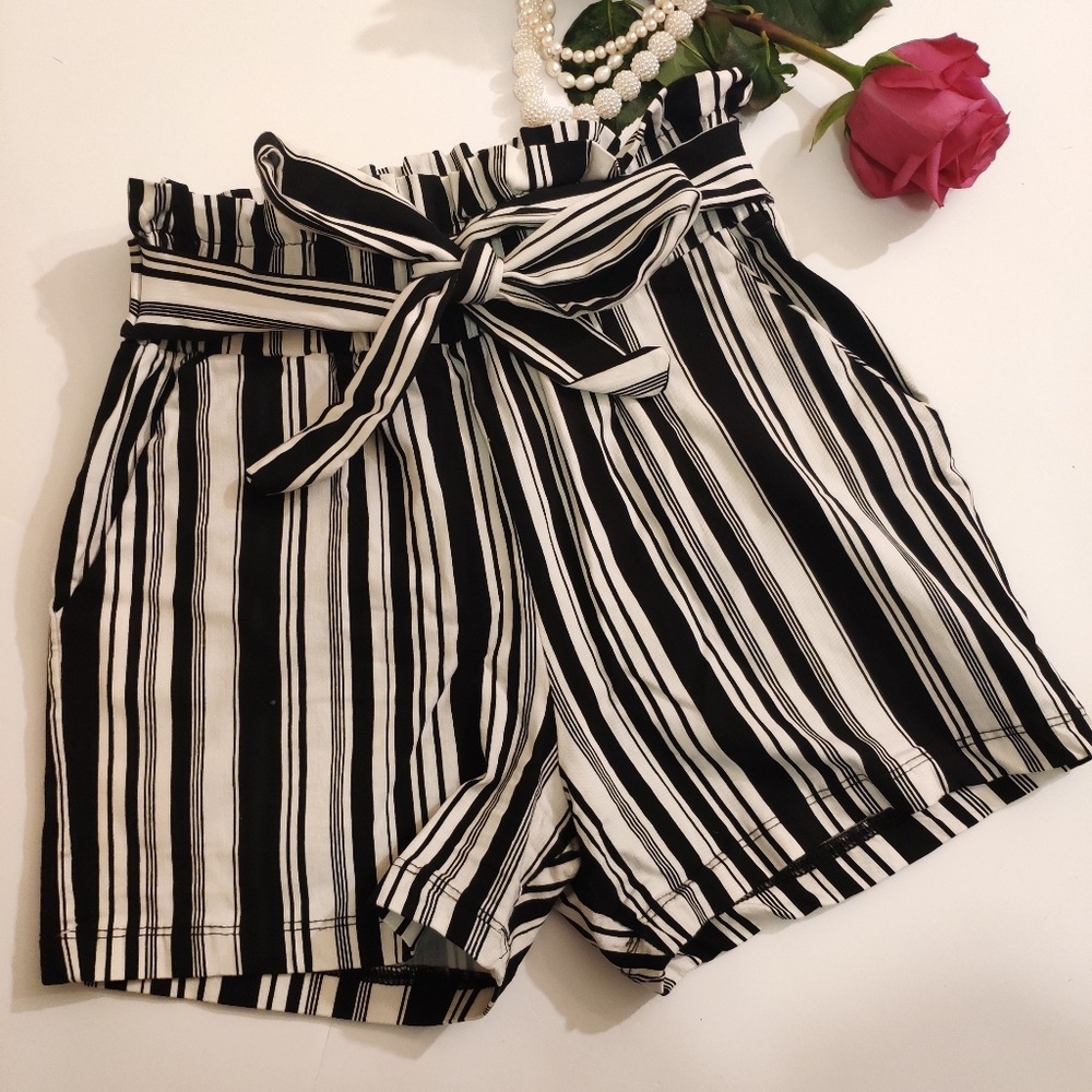 Cute Striped shorts (Size S)